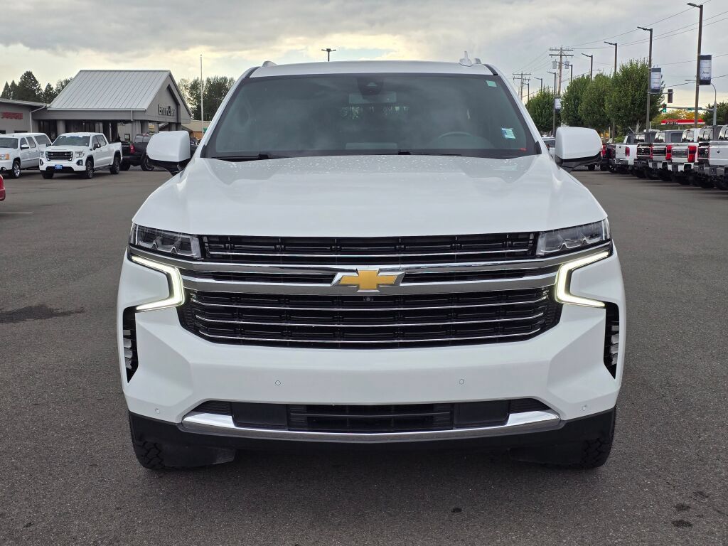 Used 2022 Chevrolet Suburban LT w/ Luxury Package AWD/4WD image 3