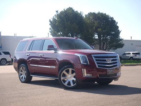 Used 2018 Cadillac Escalade Luxury AWD/4WD image 1