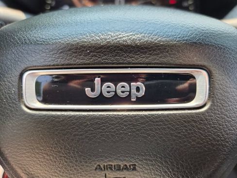 Used 2024 Jeep Compass Latitude w/ Sun and Sound Group AWD/4WD image 35