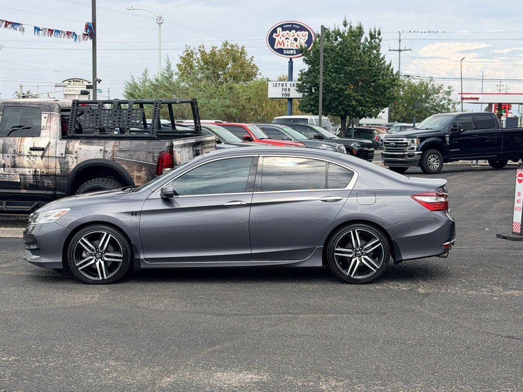 Used 2017 Honda Accord Touring image 2