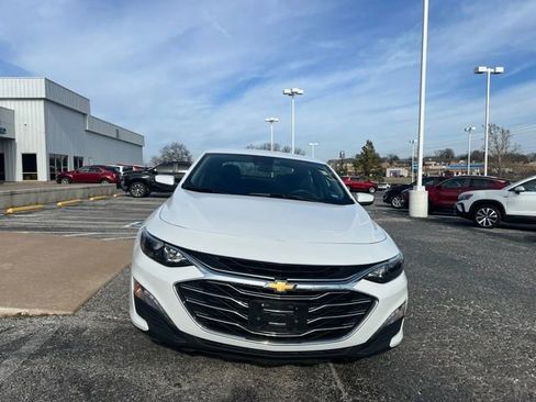 Used 2023 Chevrolet Malibu LT image 3