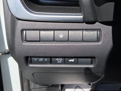 Used 2025 Nissan Rogue SV image 24