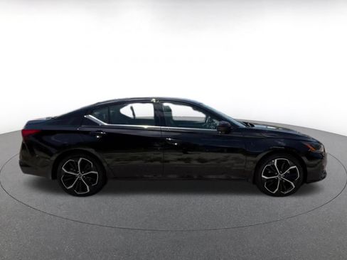 Used 2025 Nissan Altima 2.5 SR FWD image 16