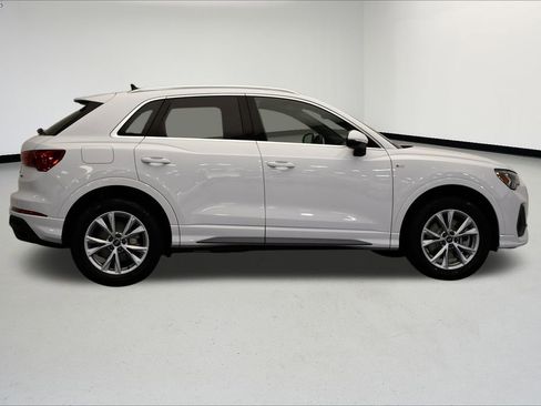 Used 2025 Audi Q3 2.0T Premium w/ Convenience Package image 6