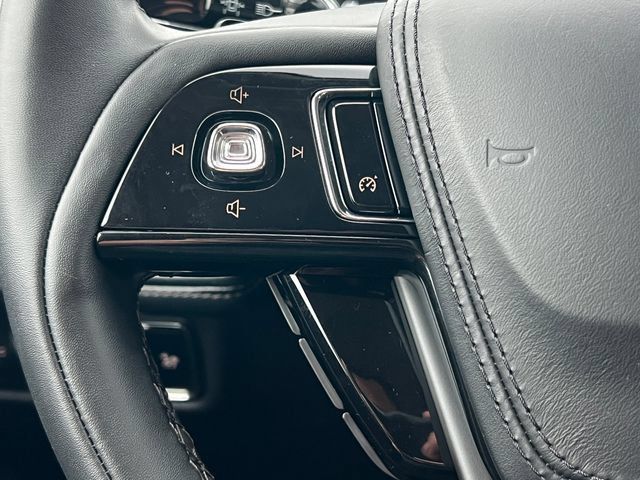 Used 2023 Lincoln Aviator AWD w/ Premium Package image 22