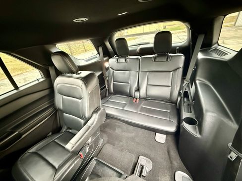 Used 2020 Ford Explorer XLT w/ Equipment Group 202A image 10