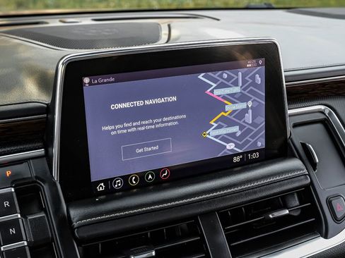 Used 2021 Chevrolet Suburban Premier w/ Premium Package image 31