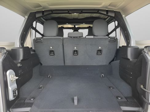 Used 2024 Jeep Wrangler Unlimited Sahara AWD/4WD image 10