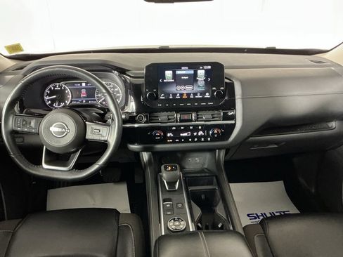 Used 2024 Nissan Pathfinder SL w/ Black Appearance Package AWD/4WD image 19