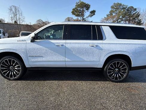 New 2026 Chevrolet Suburban High Country image 8