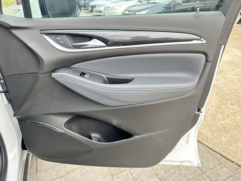 Used 2024 Buick Enclave Essence image 38