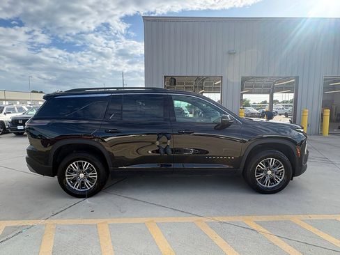 Used 2025 Chevrolet Traverse LT w/ Driver Confidence Package FWD image 9
