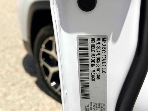Used 2025 Jeep Compass Limited AWD/4WD image 18