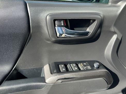 Used 2023 Toyota Tacoma TRD Off-Road image 11