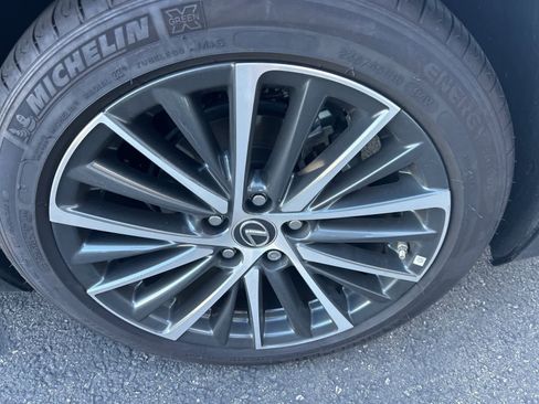 Used 2025 Lexus ES 300h w/ Premium Package image 15