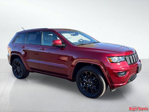 Used 2019 Jeep Grand Cherokee Altitude AWD/4WD image 7