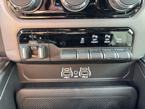 Used 2026 RAM 1500 Big Horn w/ Night Edition AWD/4WD image 25