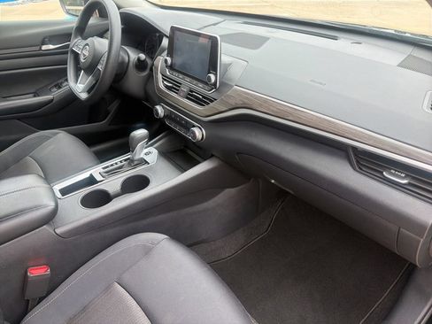 Used 2025 Nissan Altima 2.5 SV FWD image 37