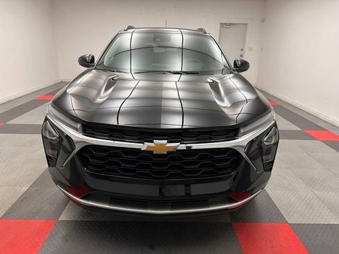 New 2026 Chevrolet Trax LT w/ LT Convenience Package FWD image 2