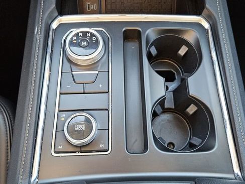 Used 2024 Ford Expedition XLT image 20