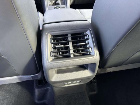 New 2026 Volkswagen Tiguan SE image 32