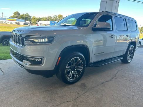 Used 2022 Jeep Wagoneer Series III w/ Flexible Seating Group RWD image 4