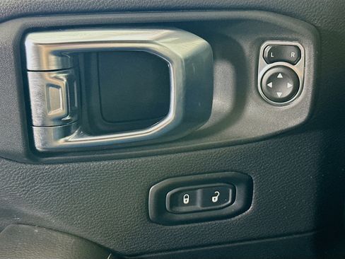 Used 2023 Jeep Wrangler Sahara w/ Cold Weather Group image 15