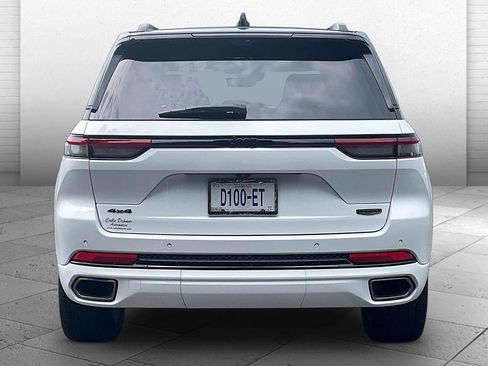 Used 2025 Jeep Grand Cherokee Summit AWD/4WD image 3