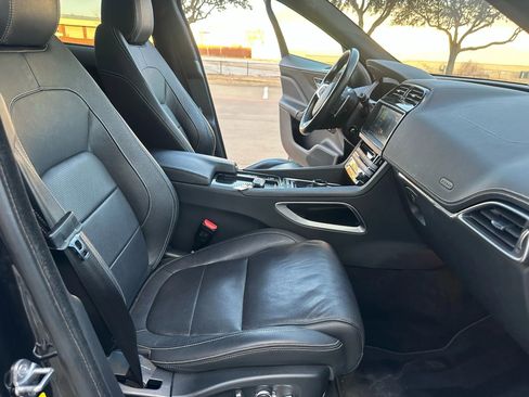 Used 2019 Jaguar F-PACE S image 26