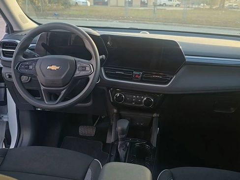 Used 2025 Chevrolet TrailBlazer LT image 9