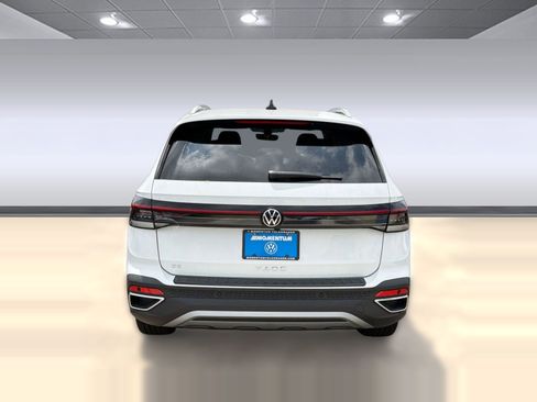 New 2026 Volkswagen Taos SE FWD image 10
