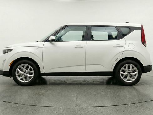 Used 2025 Kia Soul LX w/ LX Technology Package FWD image 5