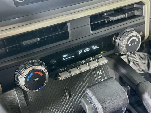 Used 2024 Toyota Tacoma SR5 AWD/4WD image 28