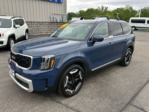 Used 2024 Kia Telluride EX AWD/4WD image 3