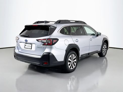 Used 2023 Subaru Outback Premium AWD/4WD image 5
