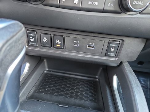 Used 2022 Nissan Frontier SV image 27