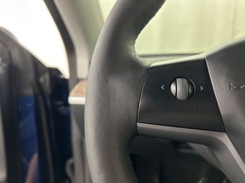 Used 2023 Tesla Model Y Long Range AWD/4WD image 9