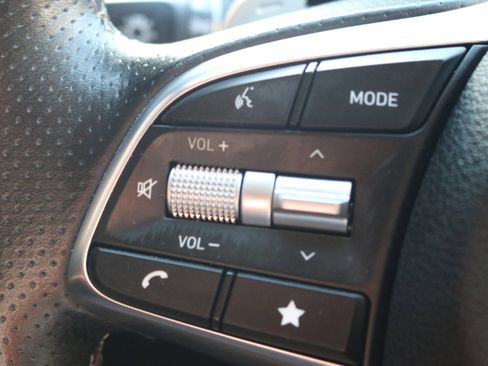 Used 2022 Genesis G70 2.0T image 11