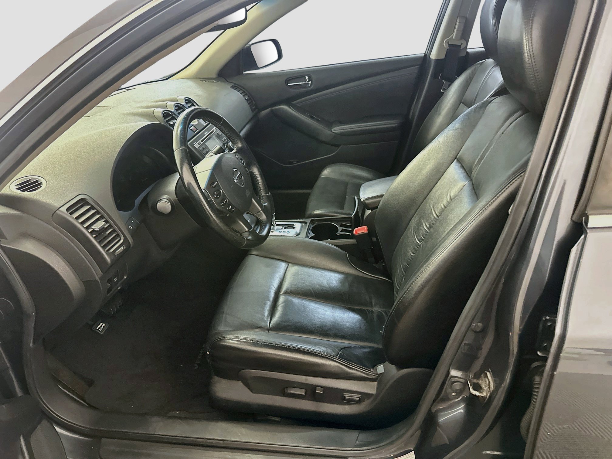 Used 2010 Nissan Altima 2.5 SL w/ SL Pkg FWD image 13
