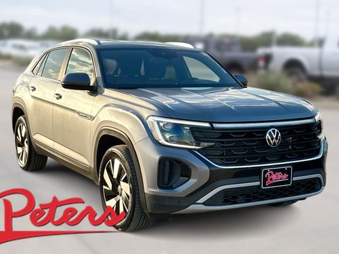 Used 2025 Volkswagen Atlas Cross Sport SE image 1