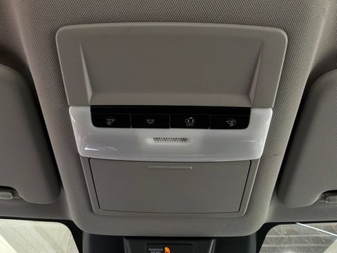 Used 2023 Nissan Rogue S AWD/4WD image 18