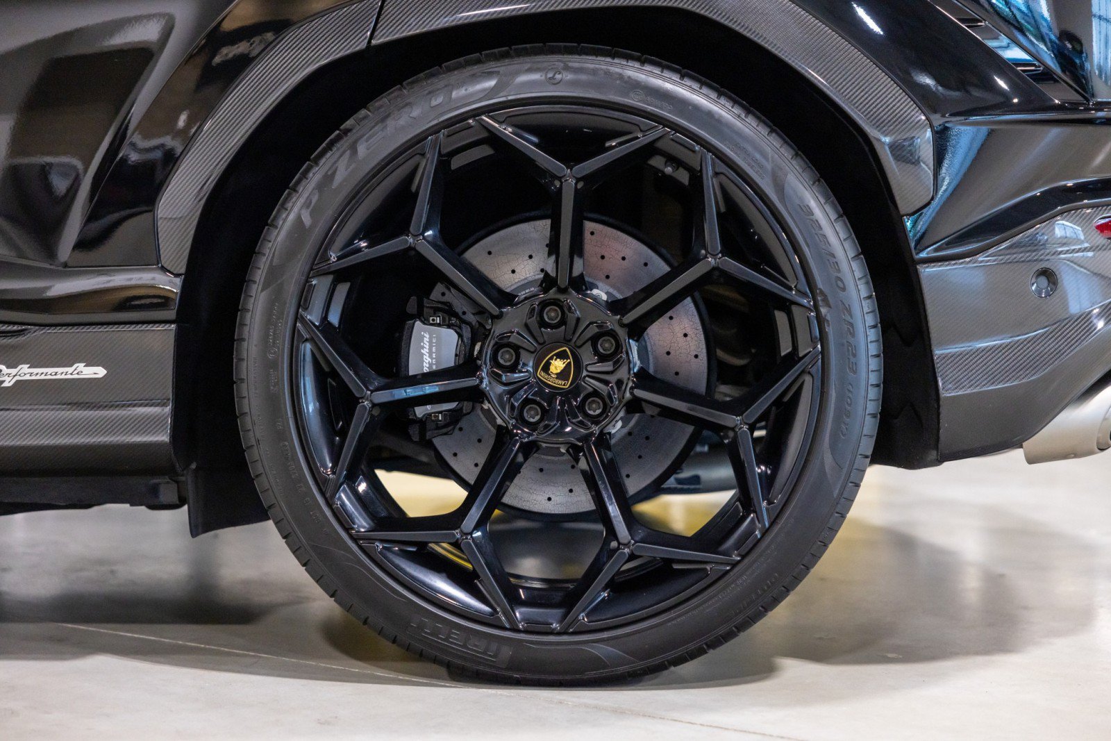 Used 2024 Lamborghini Urus Performante AWD/4WD image 18
