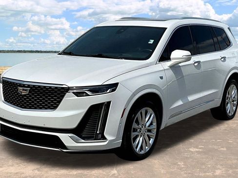 Used 2021 Cadillac XT6 Premium Luxury AWD/4WD image 4