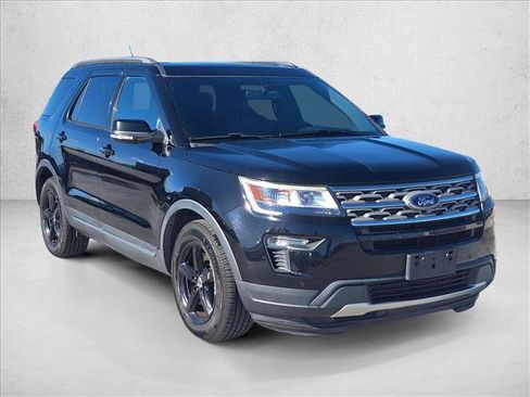 Used 2018 Ford Explorer XLT w/ Equipment Group 202A image 3