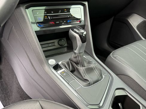 Used 2023 Volkswagen Tiguan SE FWD image 20