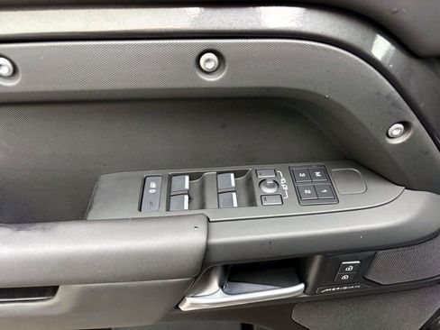 Used 2025 Land Rover Defender 110 S image 42