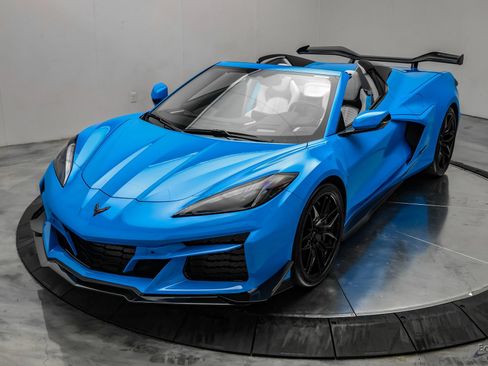 Used 2023 Chevrolet Corvette Z06 w/ Z07 Performance Package RWD image 6