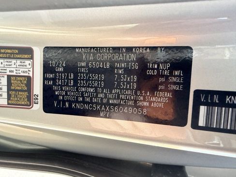 Used 2025 Kia Carnival EX image 46