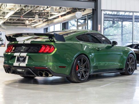 Used 2022 Ford Mustang Shelby GT500 w/ Carbon Fiber Track Pack RWD image 6