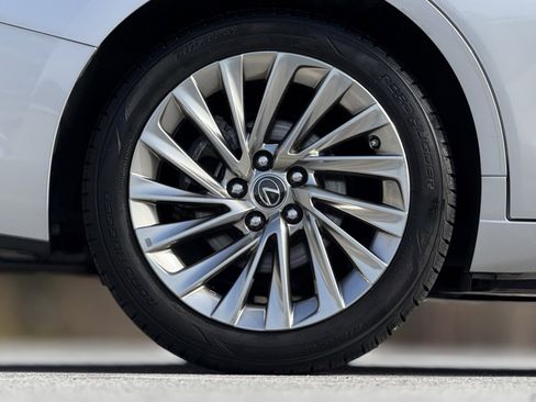 Used 2019 Lexus ES 350 Ultra Luxury image 19